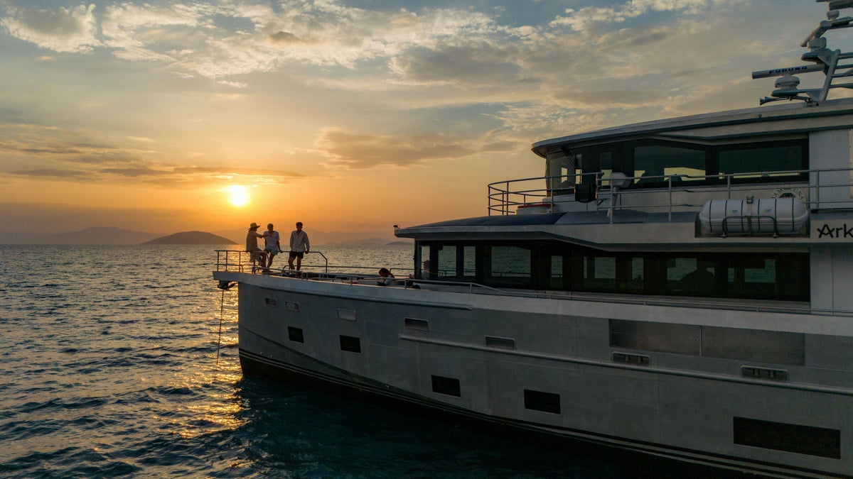 Who is the crew of the Arksen 85?